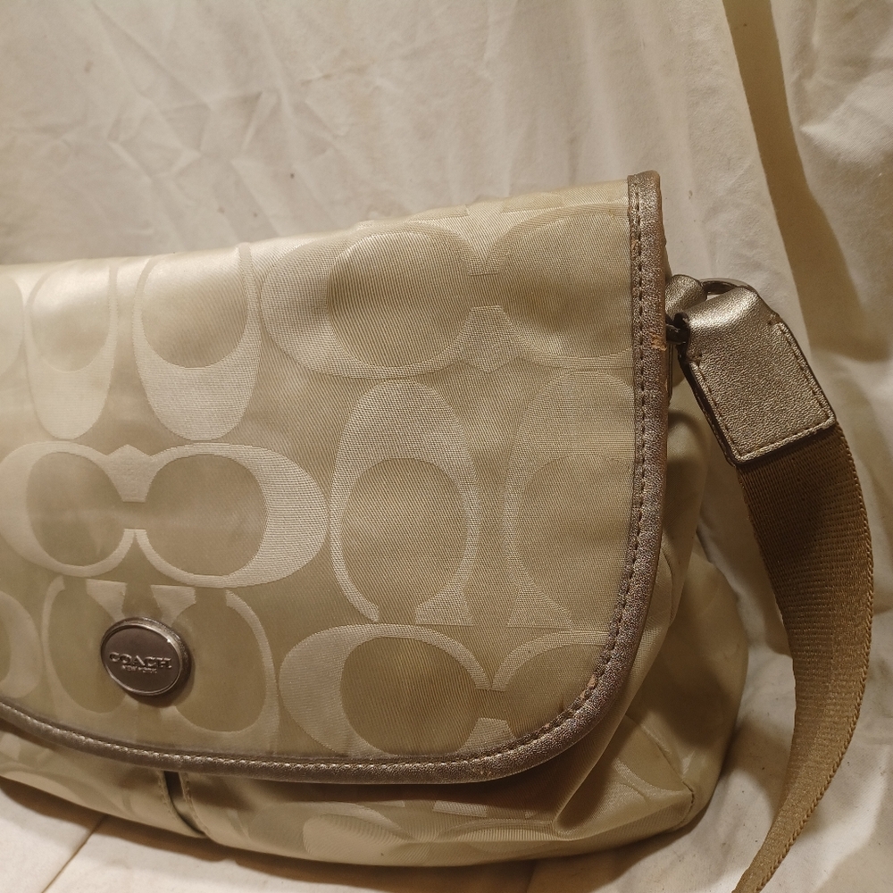 Coach Cream and Tan Shoulder Bag - Picture 4 of 11
